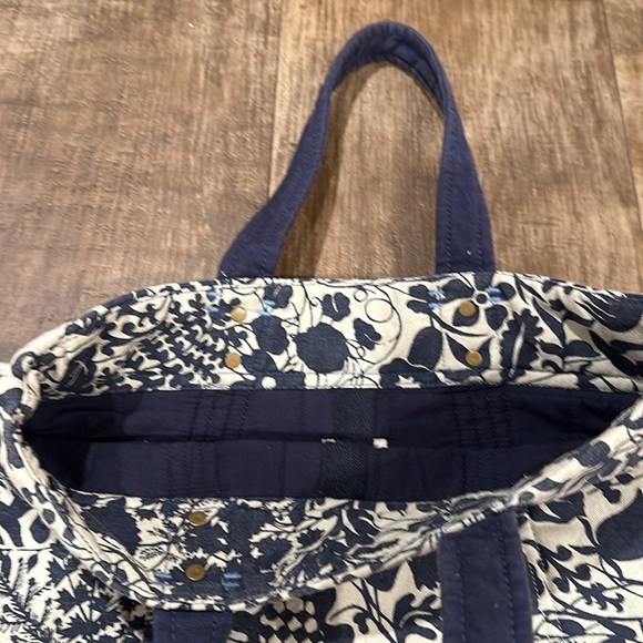 AE Quilted Bag - Picture 2 of 3